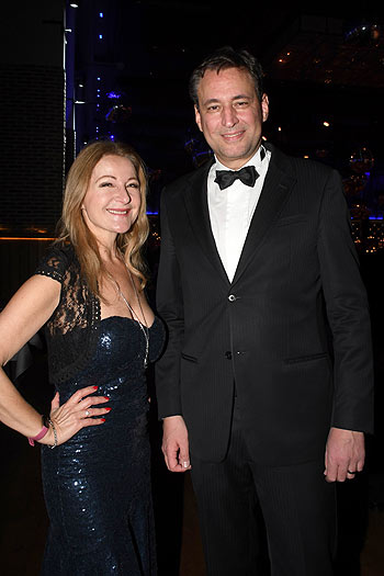 Barbara Osthoff, Georg Eisenreich (re.) beim 15. Schwarz-Weiss Ball "Münchner Gschichten" im Paulaner am Nockherberg in München, 13. Januar 2024 ©Fotos: Ingrid Grossmann 